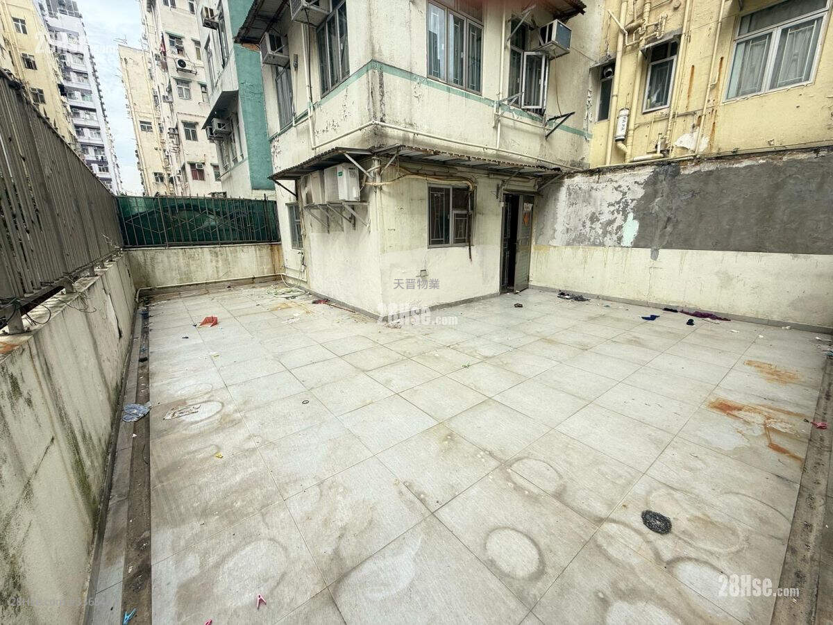 Yick Man Building Sell 2 Bedrooms , 1 Bathroom 340 ft² ( 31.6 m² )