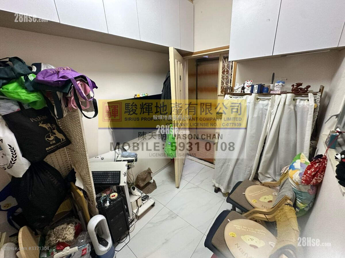 Winfield Building Sell 1 Bedroom , 1 Bathroom 189 ft² ( 17.6 m² )