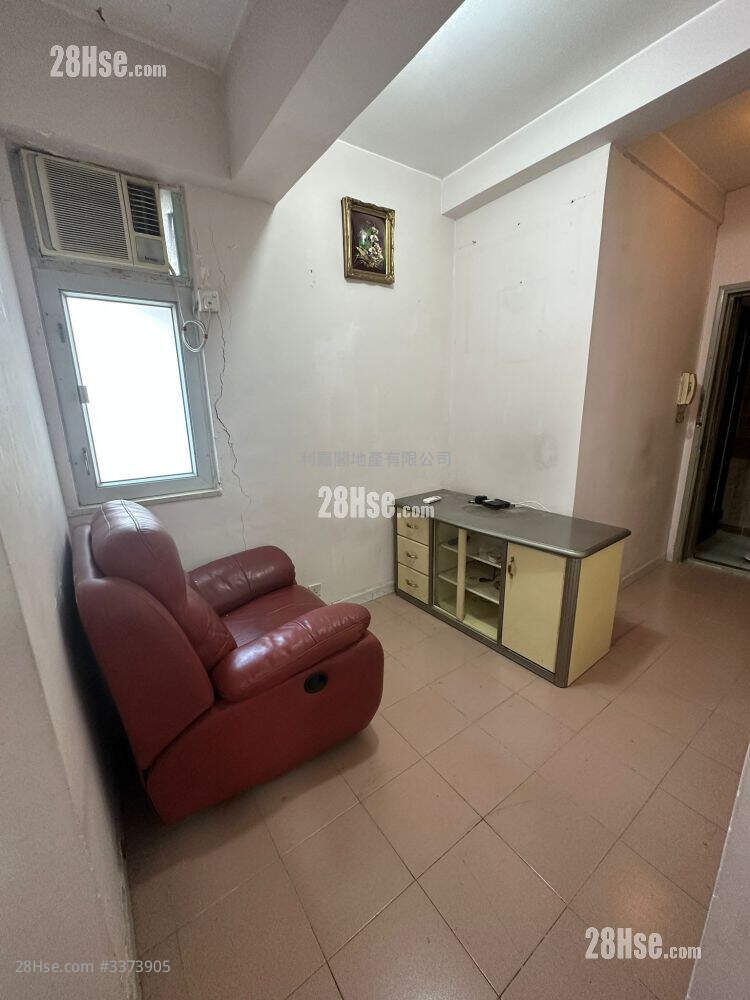 Kar Wah Building Sell 2 Bedrooms , 1 Bathroom 270 ft² ( 25.1 m² )