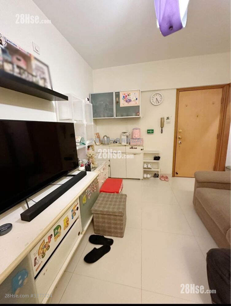 Kwai Fong Terrace Sell 2 Bedrooms , 1 Bathroom 473 ft² ( 43.9 m² )