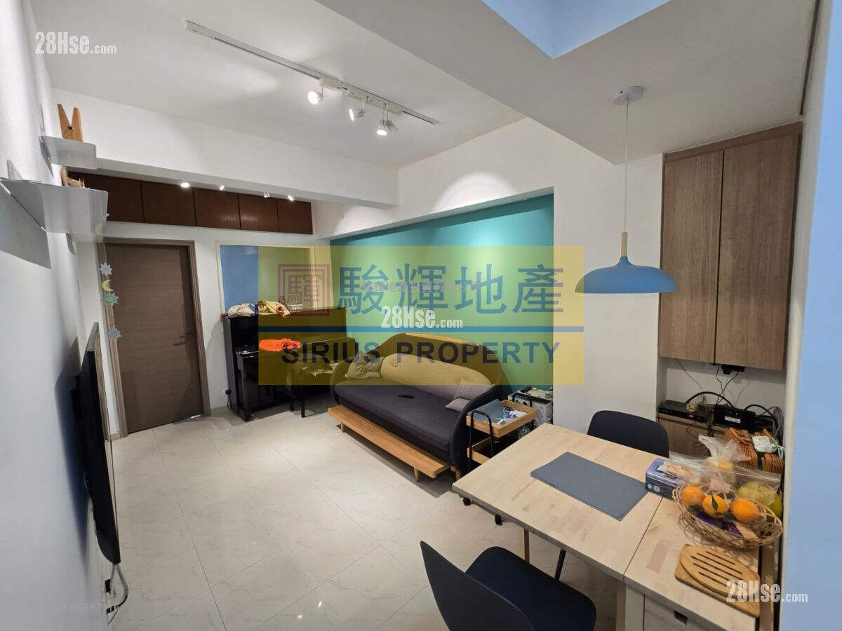Kam Sing Building Sell 3 Bedrooms , 1 Bathroom 652 ft² ( 60.6 m² )