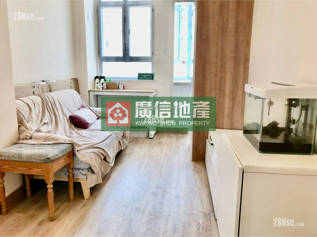 Tung On Court Sell 1 Bedroom , 1 Bathroom 242 ft² ( 22.5 m² )