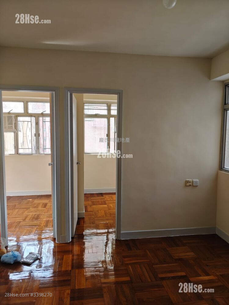 Kwai Cheung Building Sell 3 Bedrooms , 1 Bathroom 450 ft² ( 41.8 m² )