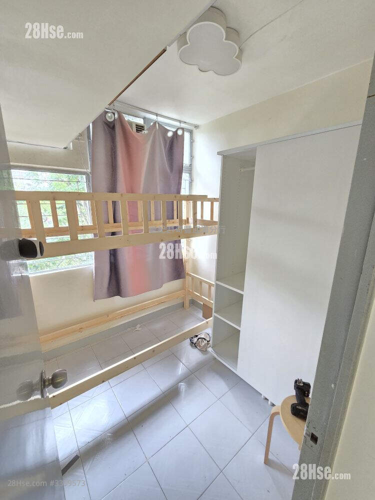 Yiu On Estate Sell 2 Bedrooms , 1 Bathroom 443 ft² ( 41.2 m² )