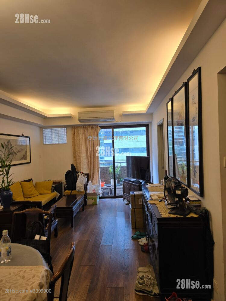 Cornell Court Sell 924 ft² ( 85.8 m² )