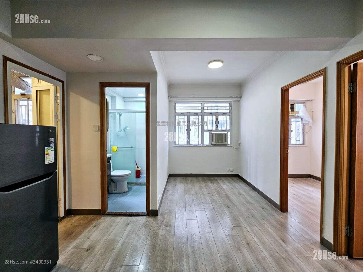 Lucky House Sell 2 Bedrooms , 1 Bathroom 403 ft² ( 37.4 m² )