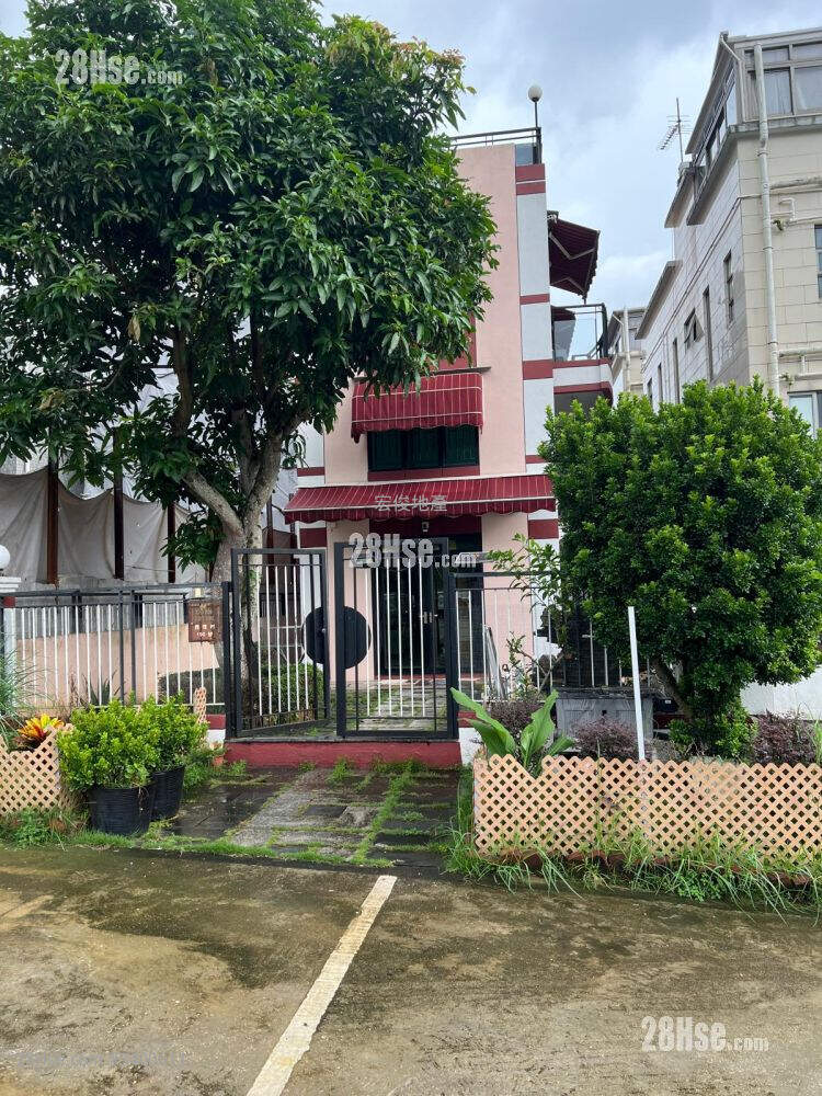 Sai Keng Tsuen Sell 2,100 ft² ( 195.1 m² )