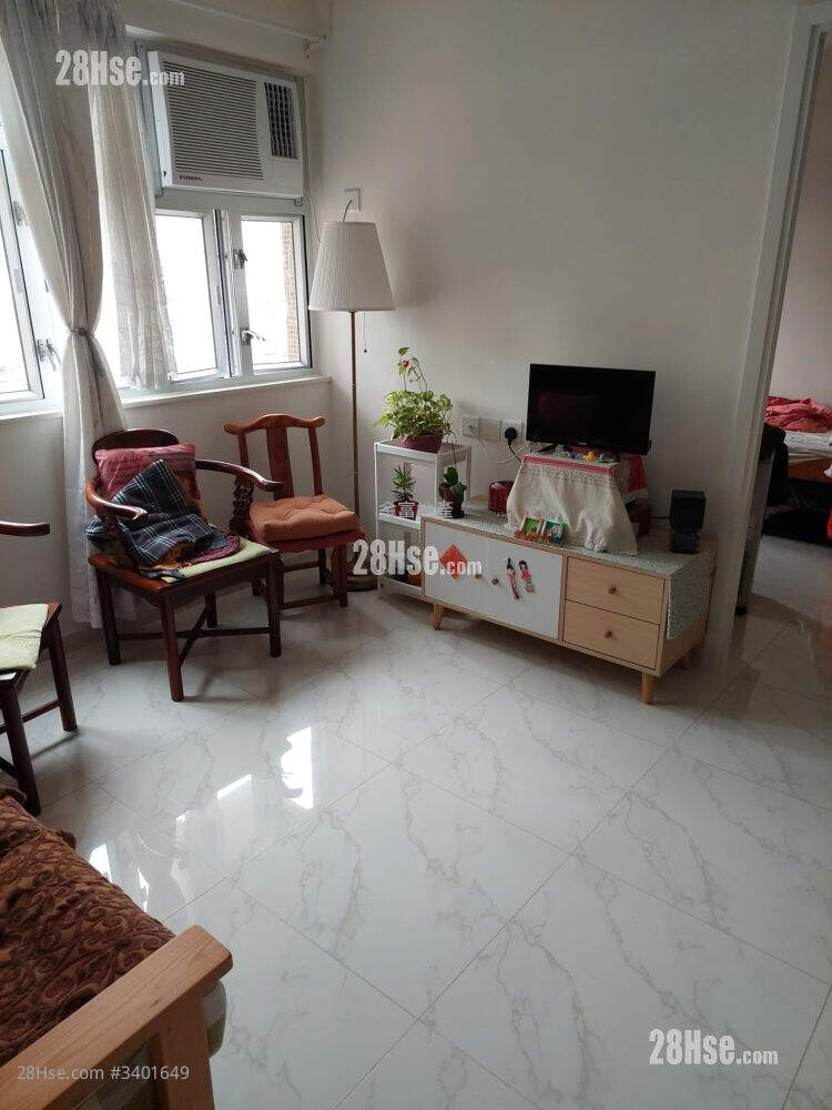 Yan Tsui Court Sell 2 Bedrooms , 1 Bathroom 546 ft² ( 50.7 m² )