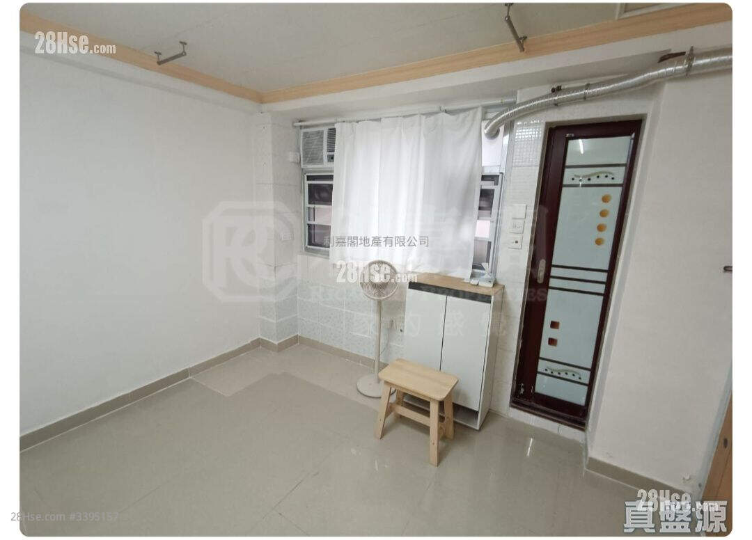 Kam On Building Sell 1 Bedroom , 1 Bathroom 208 ft² ( 19.3 m² )