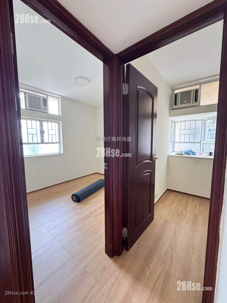 Yue On Court Sell 2 Bedrooms , 1 Bathroom 469 ft² ( 43.6 m² )