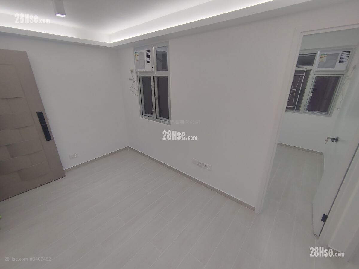 Wah Lai Mansion Sell 2 Bedrooms , 1 Bathroom 325 ft² ( 30.2 m² )