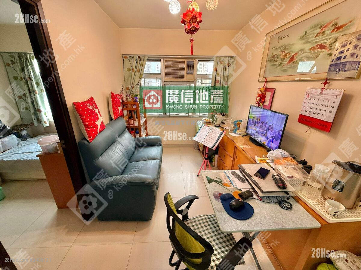 Shun Hing Building Sell 2 Bedrooms , 1 Bathroom 425 ft² ( 39.5 m² )