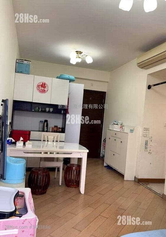 Emerald Green Rental 2 Bedrooms , 1 Bathroom 526 ft² ( 48.9 m² )