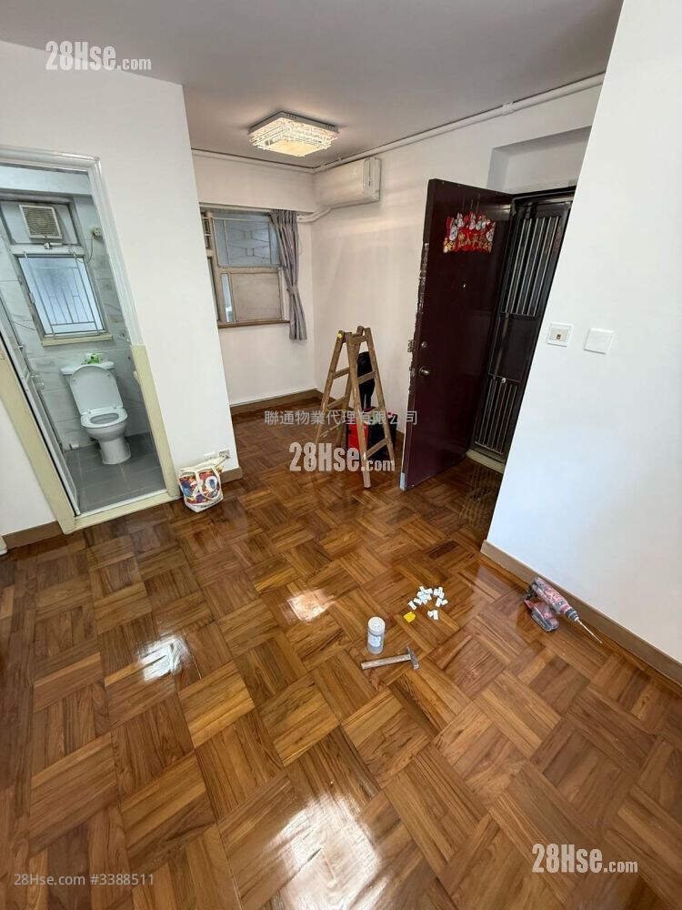 Full Yuet Court Rental 2 Bedrooms , 1 Bathroom 336 ft² ( 31.2 m² )