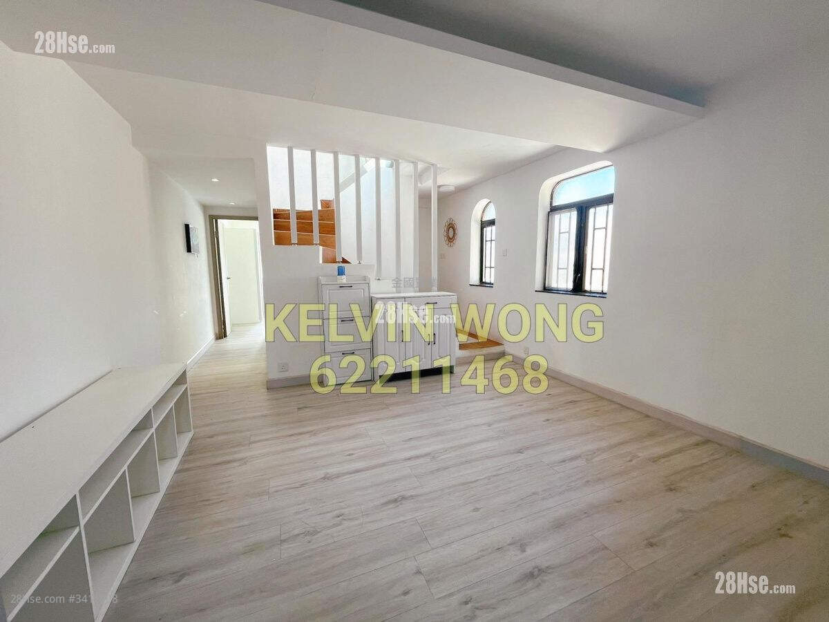 Sha Tin Wai Village Sell 3 Bedrooms , 1 Bathroom 650 ft² ( 60.4 m² )
