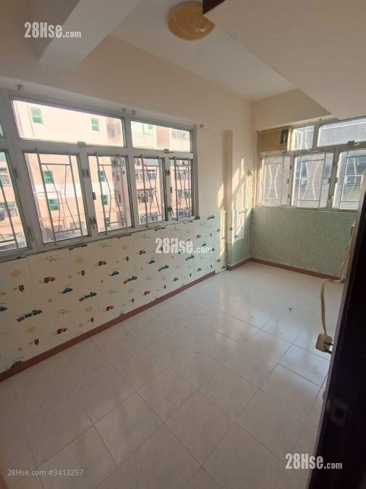 Mee Fat Building Sell 3 Bedrooms , 1 Bathroom 746 ft² ( 69.3 m² )