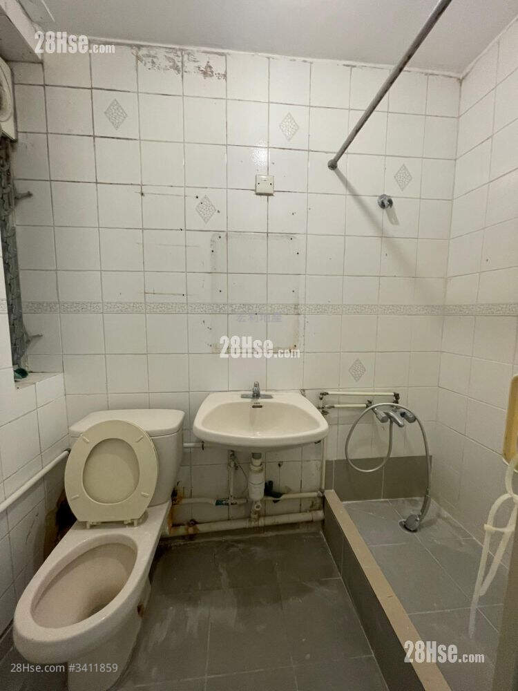 Hang Tsui Court Sell 2 Bedrooms , 1 Bathroom 407 ft² ( 37.8 m² )