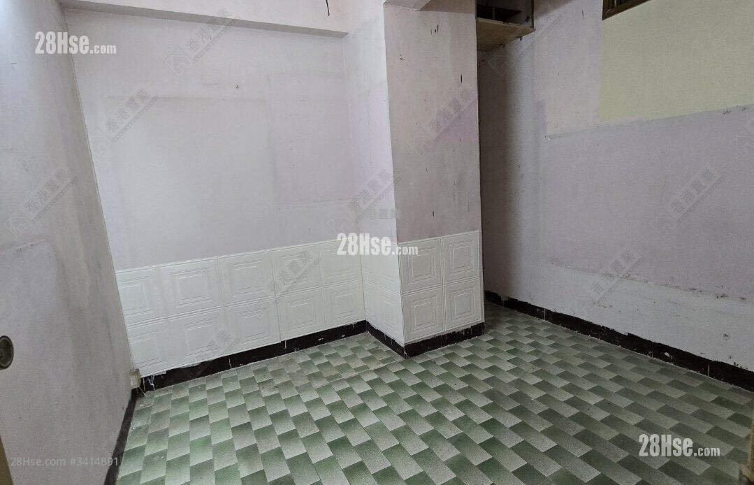 Yen Dack Building Sell 518 ft² ( 48.1 m² )