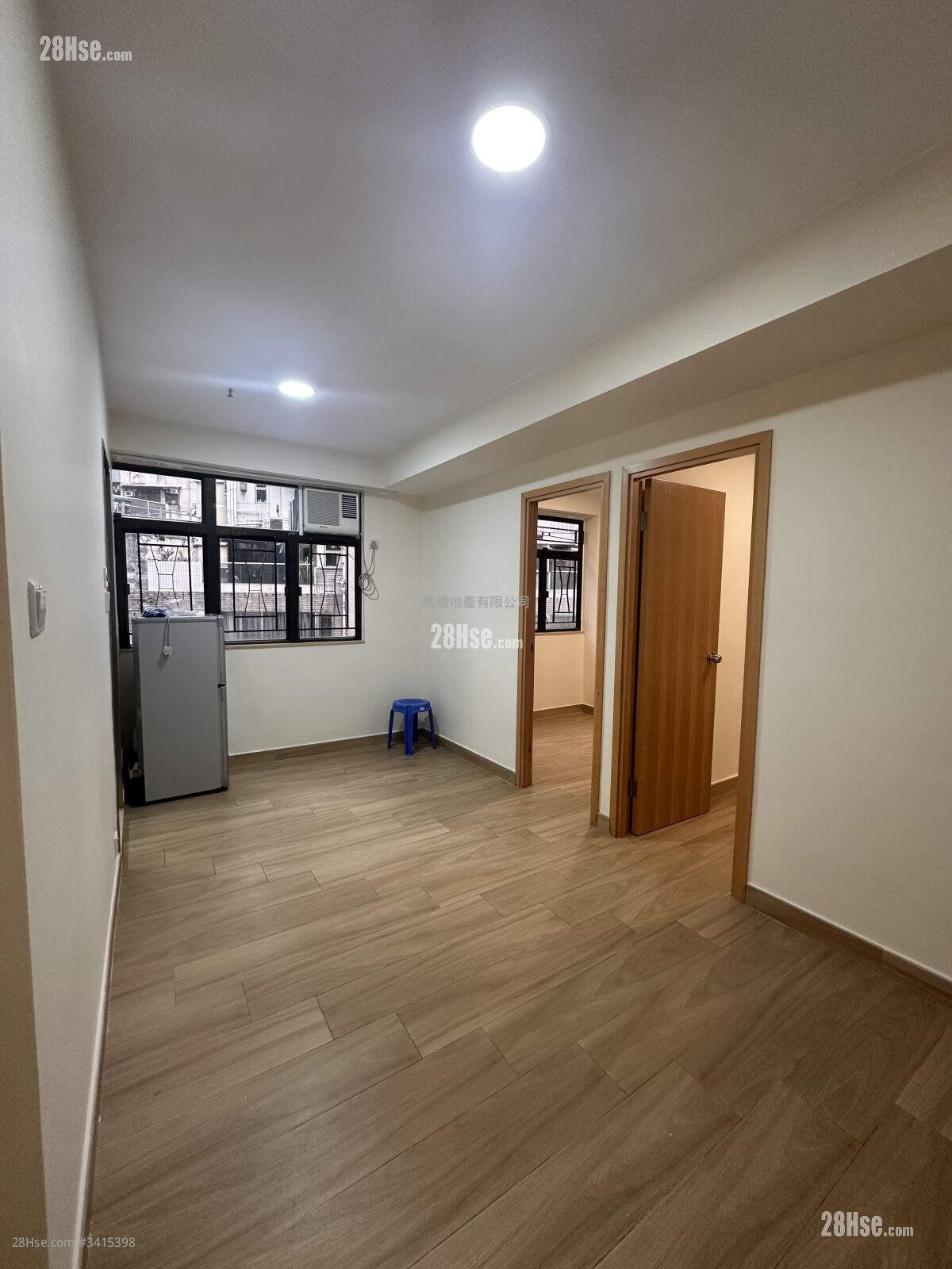 29 Hillier Street Rental 400 ft² ( 37.2 m² )