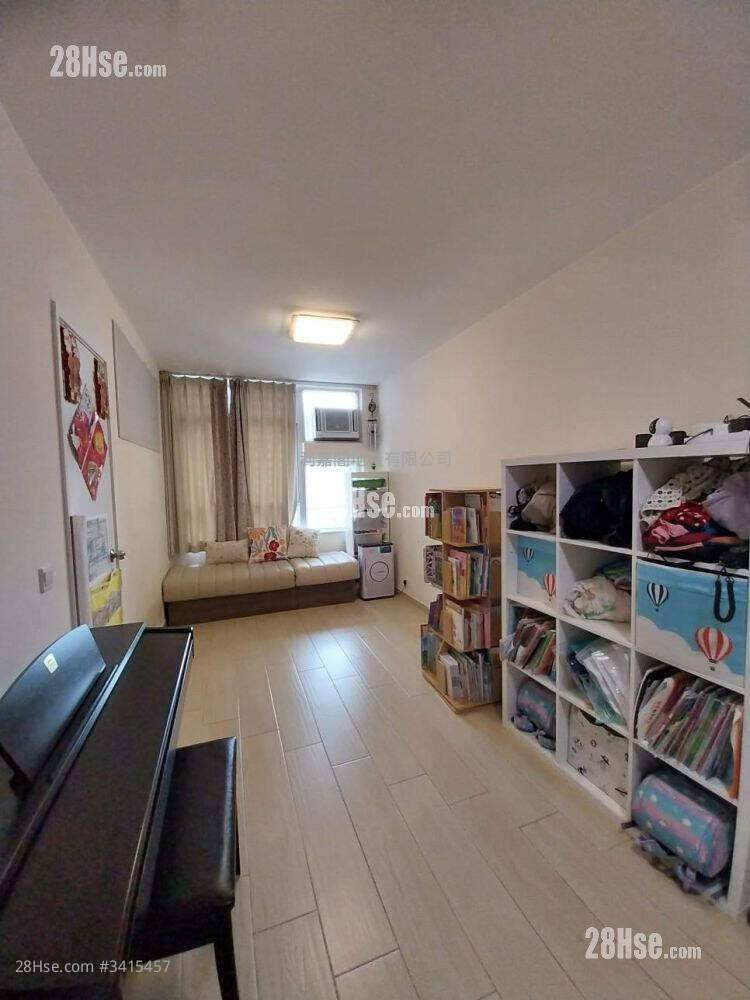 Ching Fu Court Sell 2 Bedrooms , 1 Bathroom 380 ft² ( 35.3 m² )