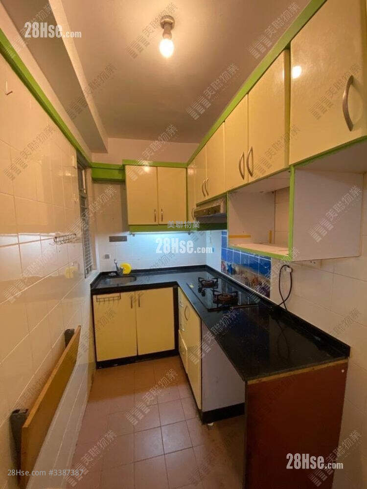 Flora Plaza Rental 370 ft² ( 34.4 m² )