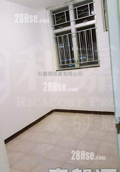 Hin Ming Court Sell 2 Bedrooms , 1 Bathroom 431 ft² ( 40.0 m² )