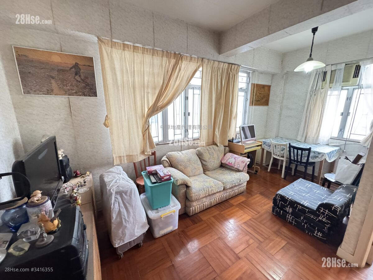 Shaukiwan Centre Sell 2 Bedrooms , 1 Bathroom 294 ft² ( 27.3 m² )