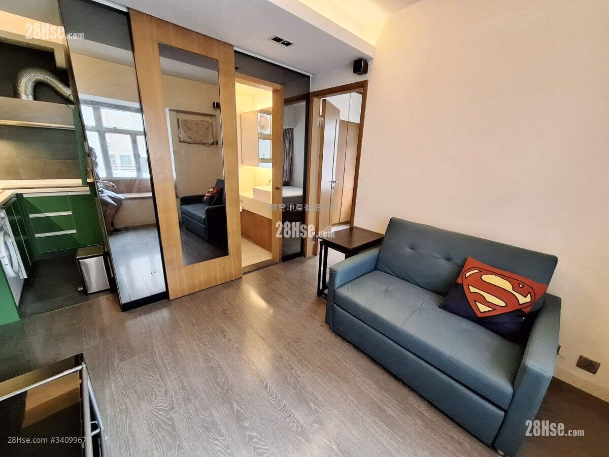 Hoi Sing Building Sell 2 Bedrooms , 1 Bathroom 307 ft² ( 28.5 m² )