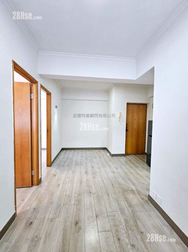 Lucky House Sell 2 Bedrooms , 1 Bathroom 403 ft² ( 37.4 m² )