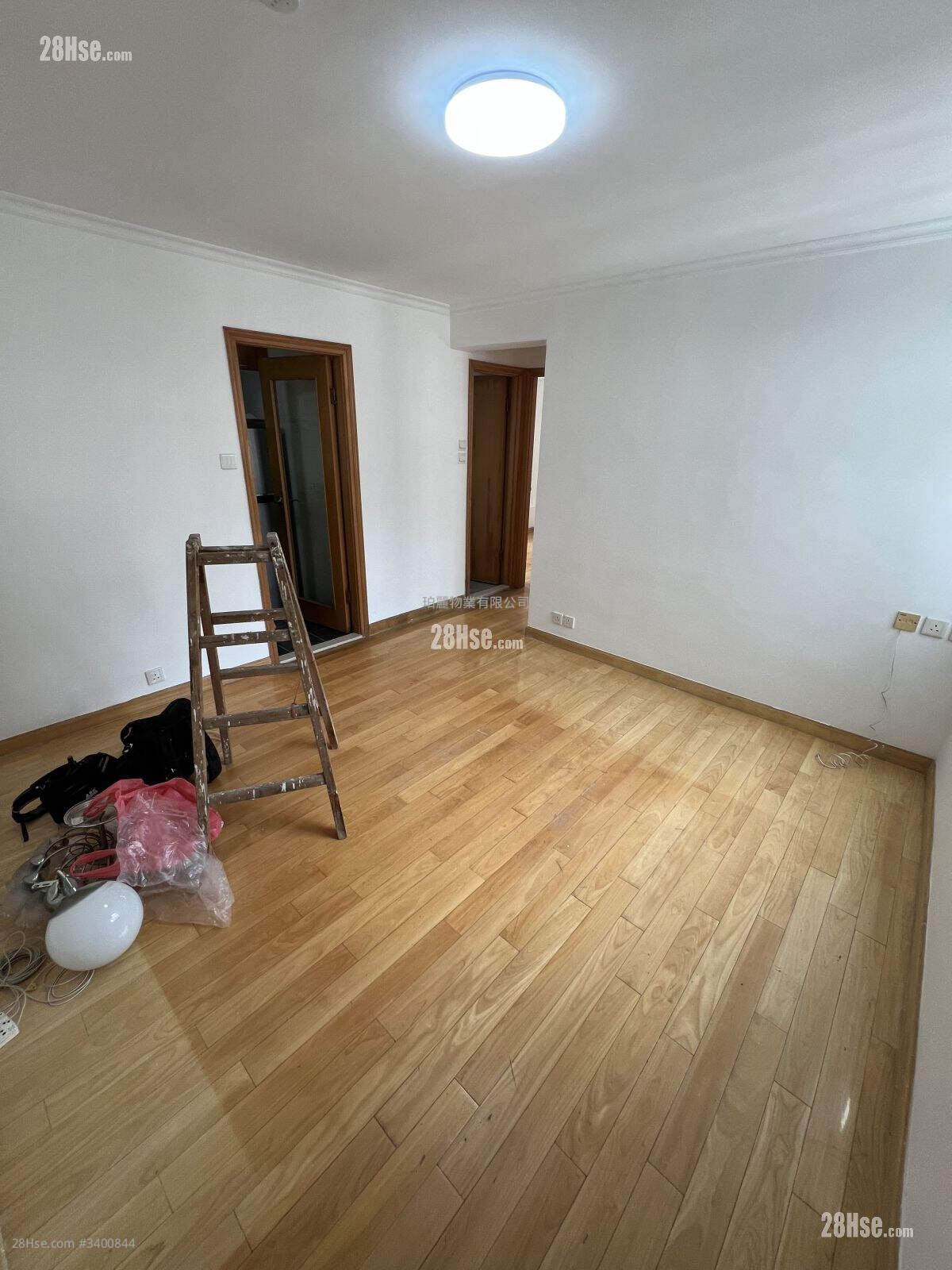 Broadway Towers Rental 2 Bedrooms , 1 Bathroom 432 ft² ( 40.1 m² )