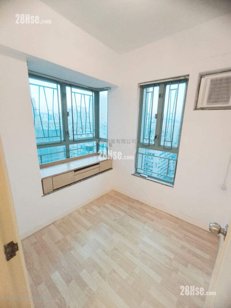 Top Growth Court Sell 2 Bedrooms , 1 Bathroom 287 ft² ( 26.7 m² )