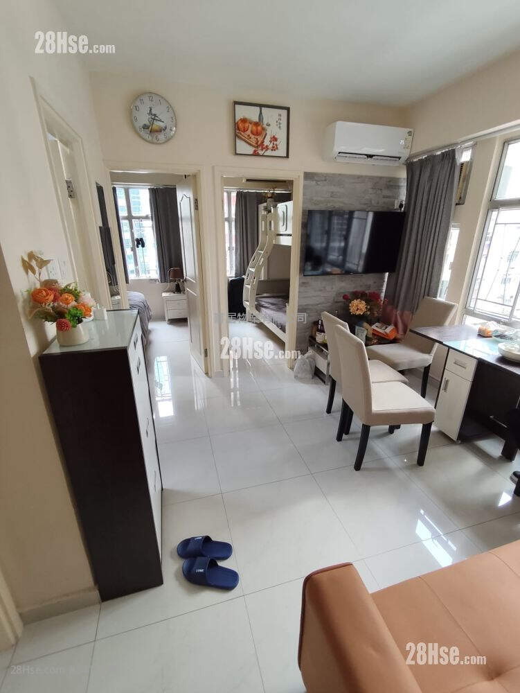 Dorfu Court Sell 2 Bedrooms , 1 Bathroom 349 ft² ( 32.4 m² )