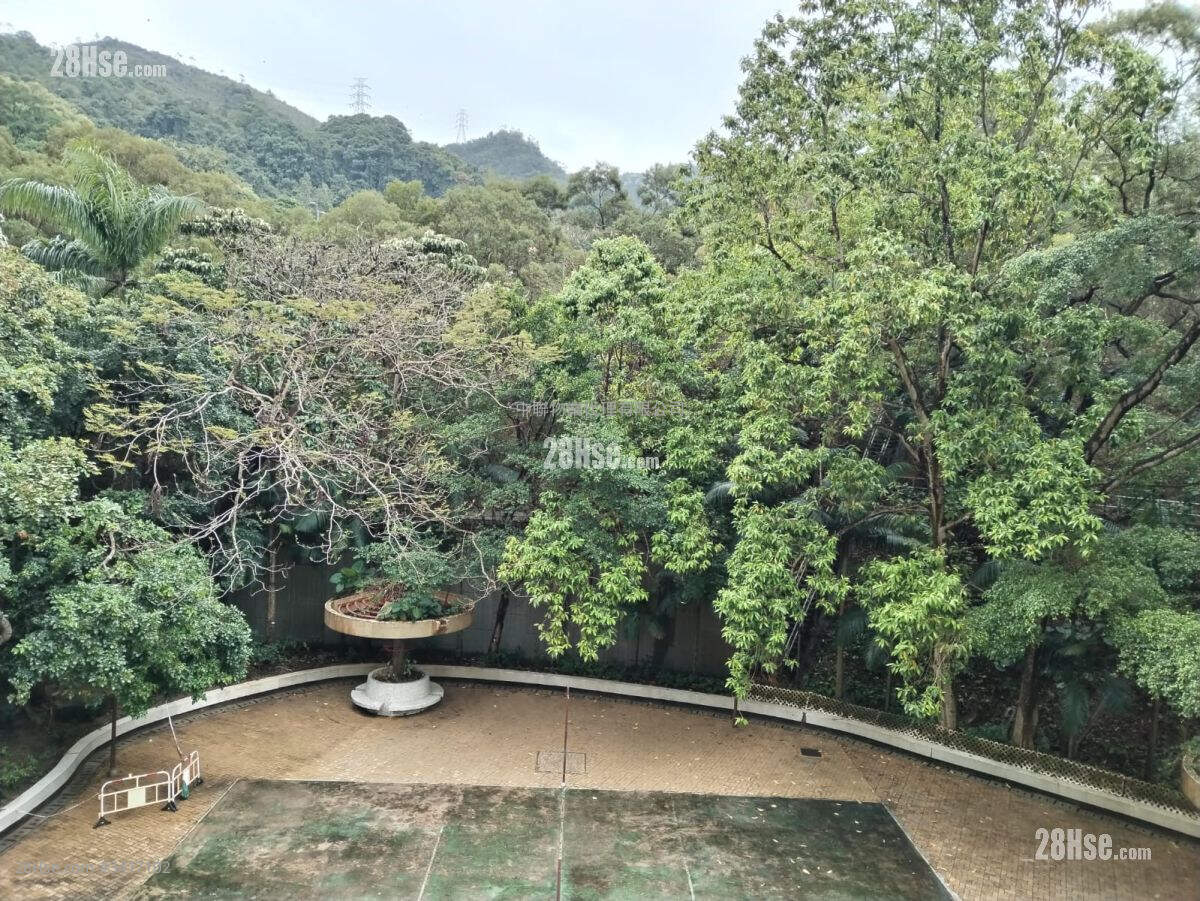 Fung Shing Court Sell 3 Bedrooms , 1 Bathroom 490 ft² ( 45.5 m² )