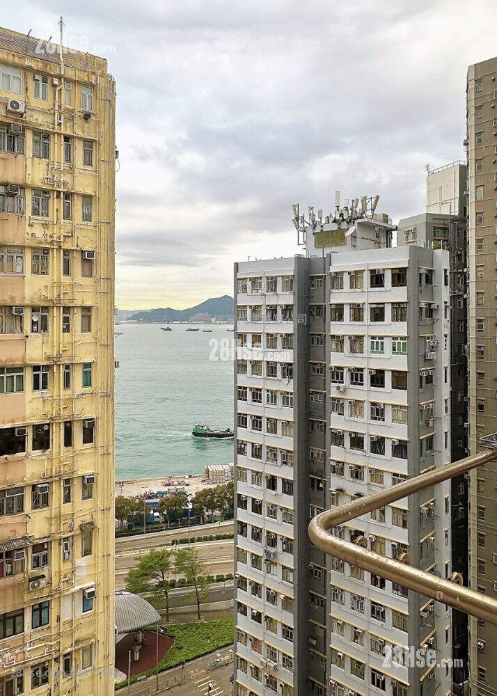 Sun Shing Building Sell 3 Bedrooms , 1 Bathroom 392 ft² ( 36.4 m² )