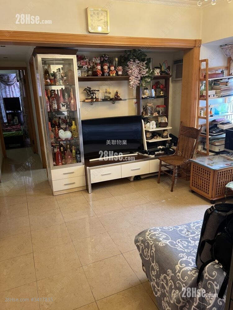 Lung Fung Garden Sell 3 Bedrooms 502 ft² ( 46.6 m² )