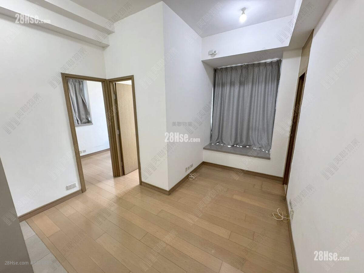 The Reach Rental 2 Bedrooms , 1 Bathroom 355 ft² ( 33.0 m² )