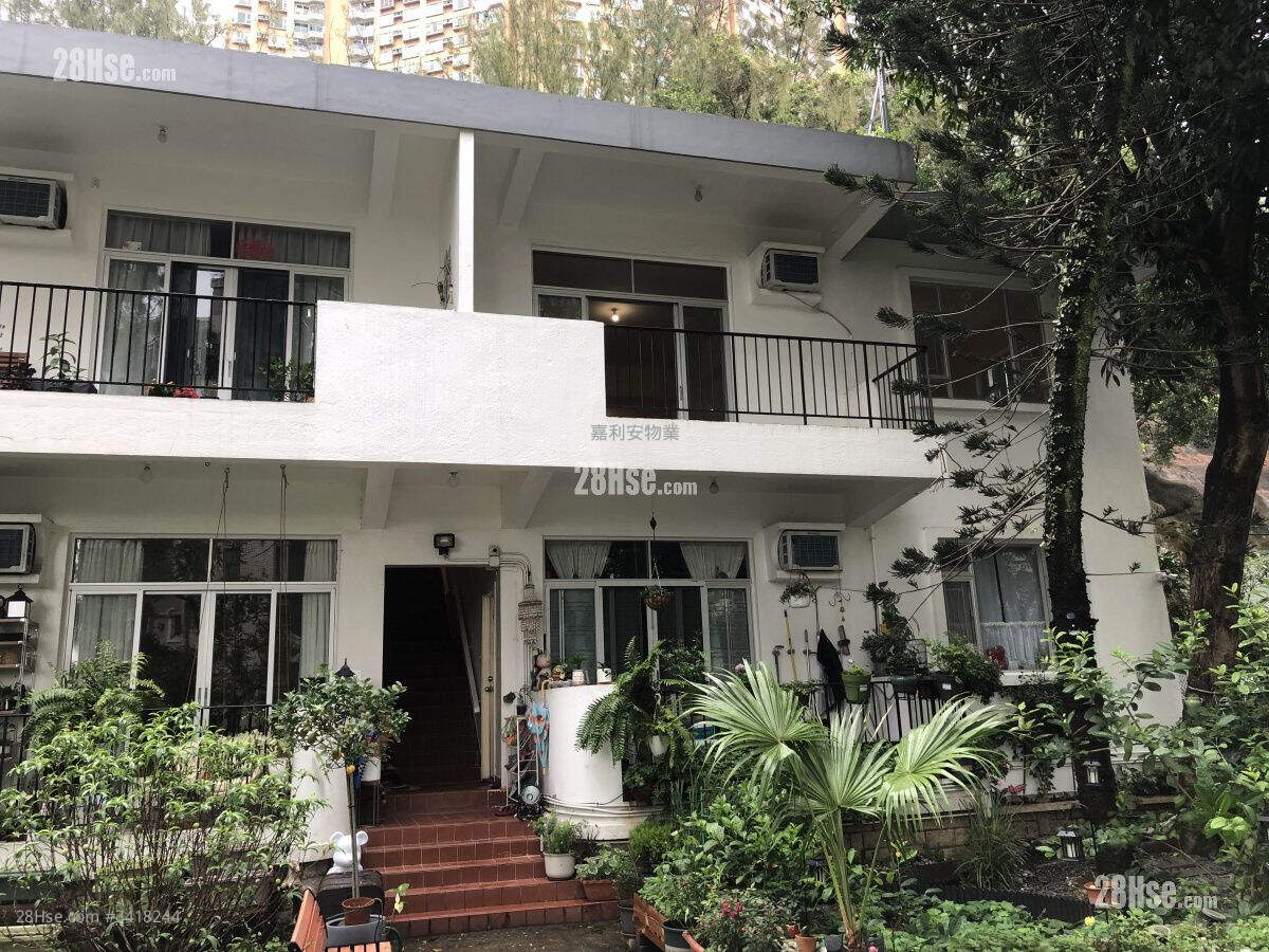 Scenic Villa Rental 3 Bedrooms , 2 Bathrooms 1,000 ft² ( 92.9 m² )