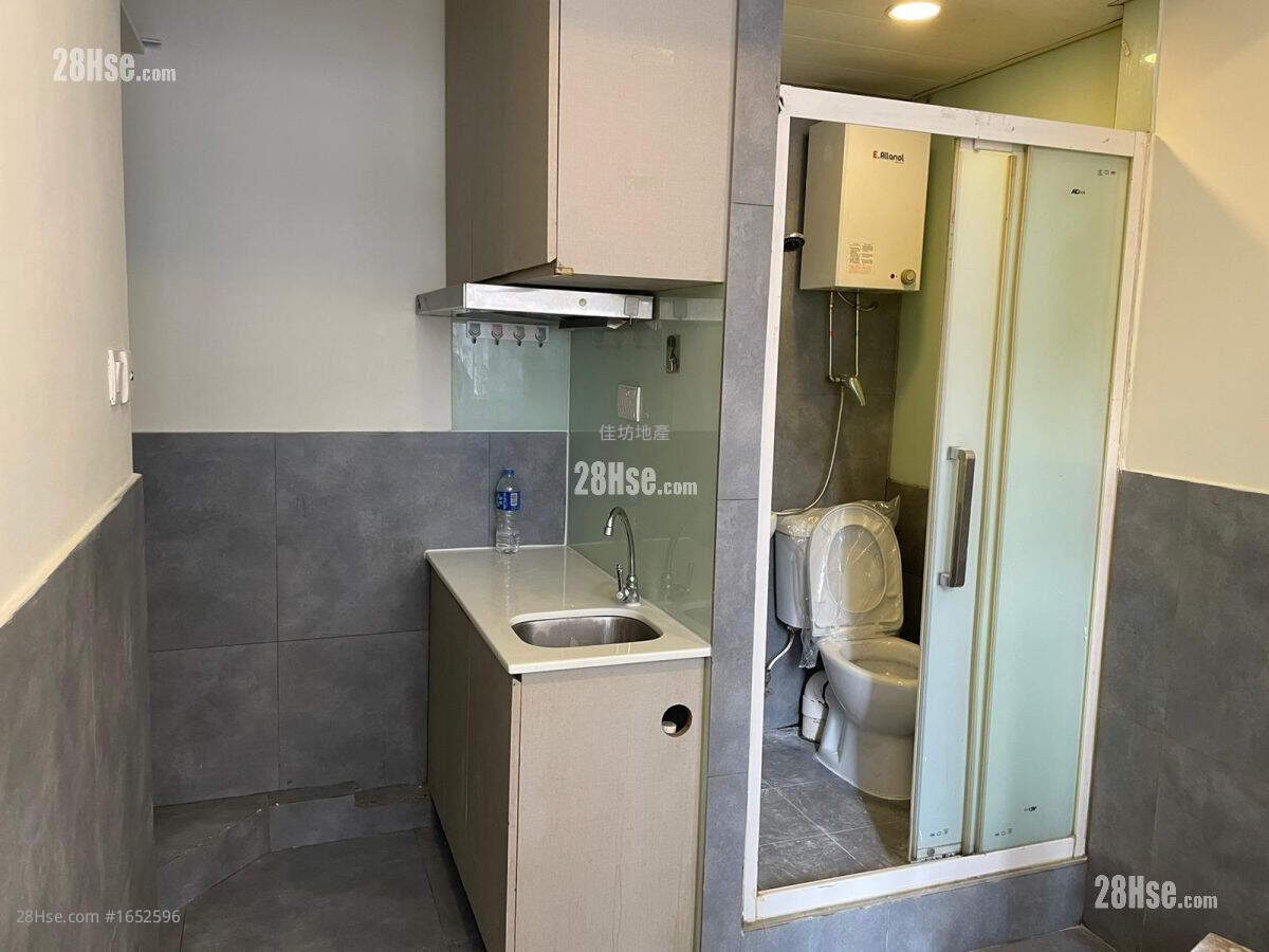 Yen Dack Building Rental Studio , 1 Bathroom 120 ft² ( 11.1 m² )
