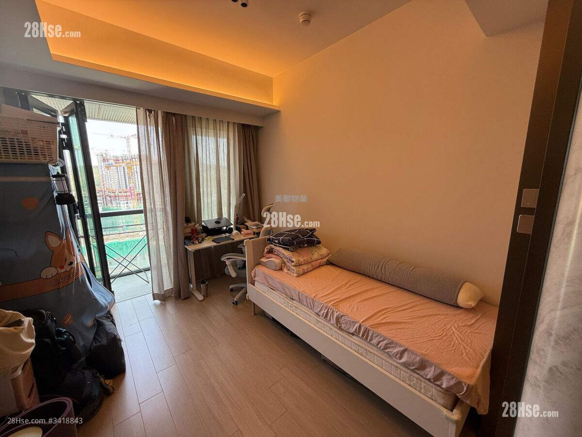 One Innovale Rental 230 ft² ( 21.4 m² )