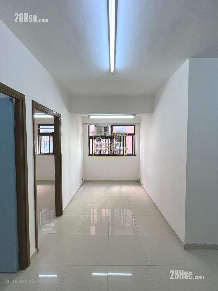 Fung Cheung House Rental 3 Bedrooms , 1 Bathroom 449 ft² ( 41.7 m² )