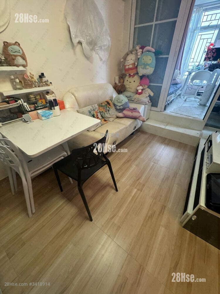 Ping Yan Court Sell 1 Bedroom , 1 Bathroom 380 ft² ( 35.3 m² )