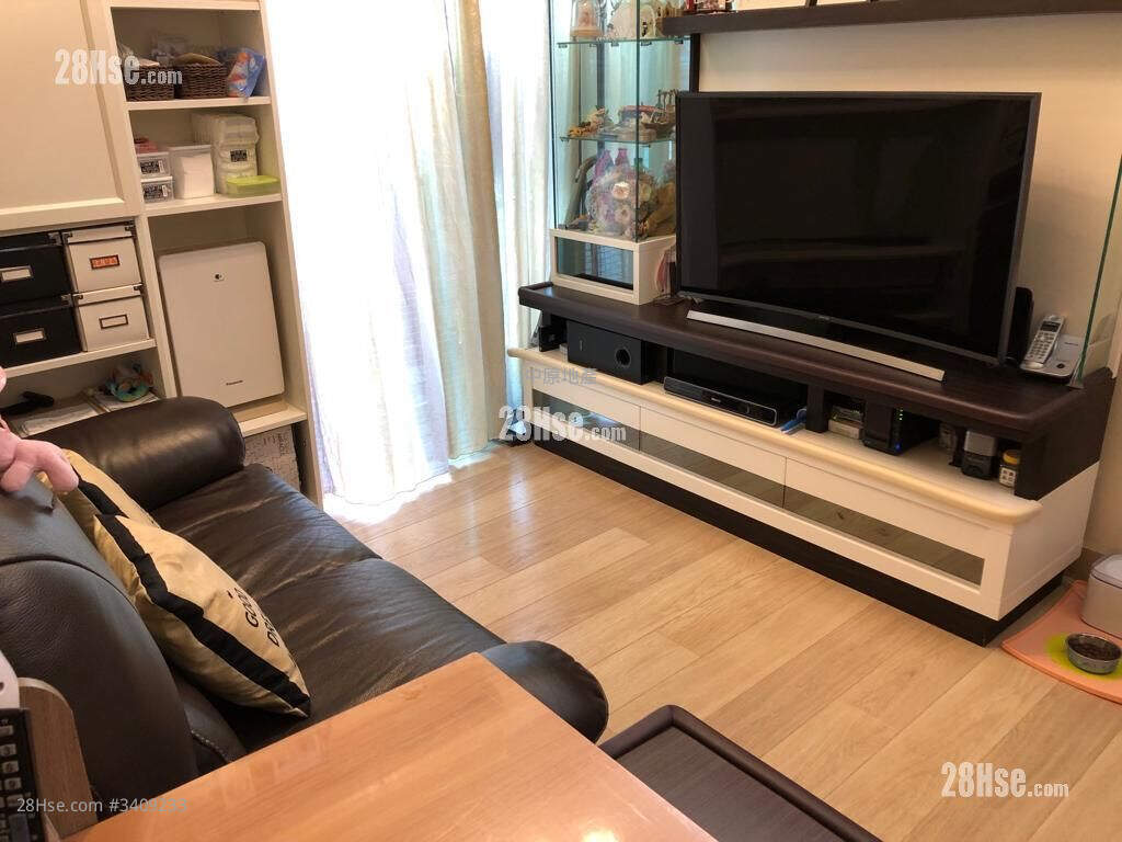 Beneville Sell 2 Bedrooms , 1 Bathroom 428 ft² ( 39.8 m² )