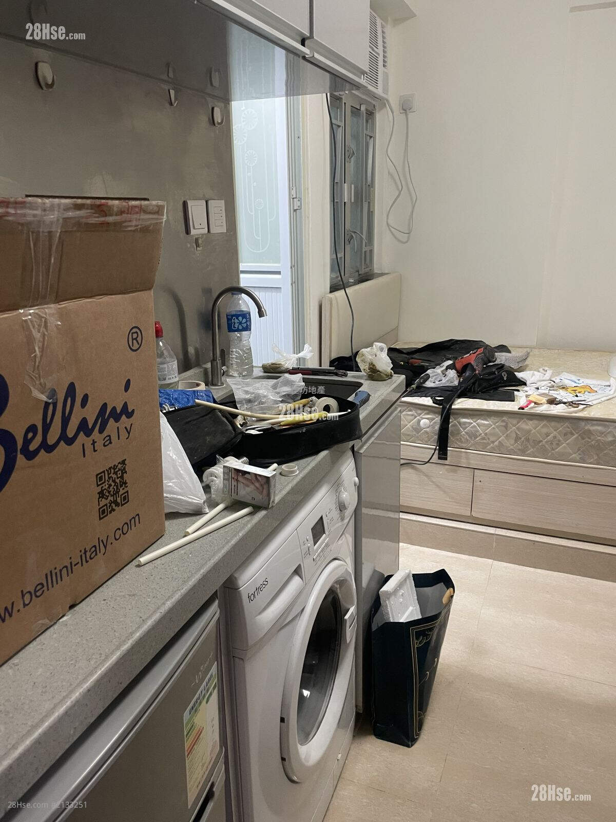 Yen Dack Building Rental Studio , 1 Bathroom 120 ft² ( 11.1 m² )