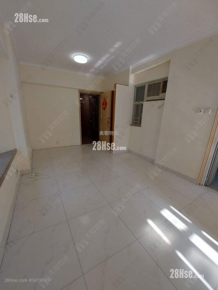 Flora Plaza Rental 370 ft² ( 34.4 m² )