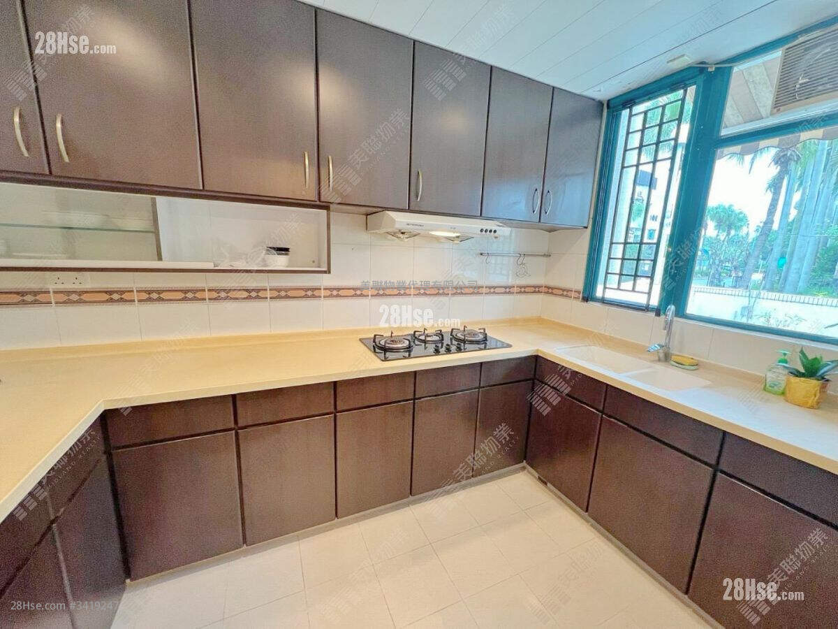 Palm Springs Sell 3 Bedrooms , 3 Bathrooms 1,380 ft² ( 128.2 m² )