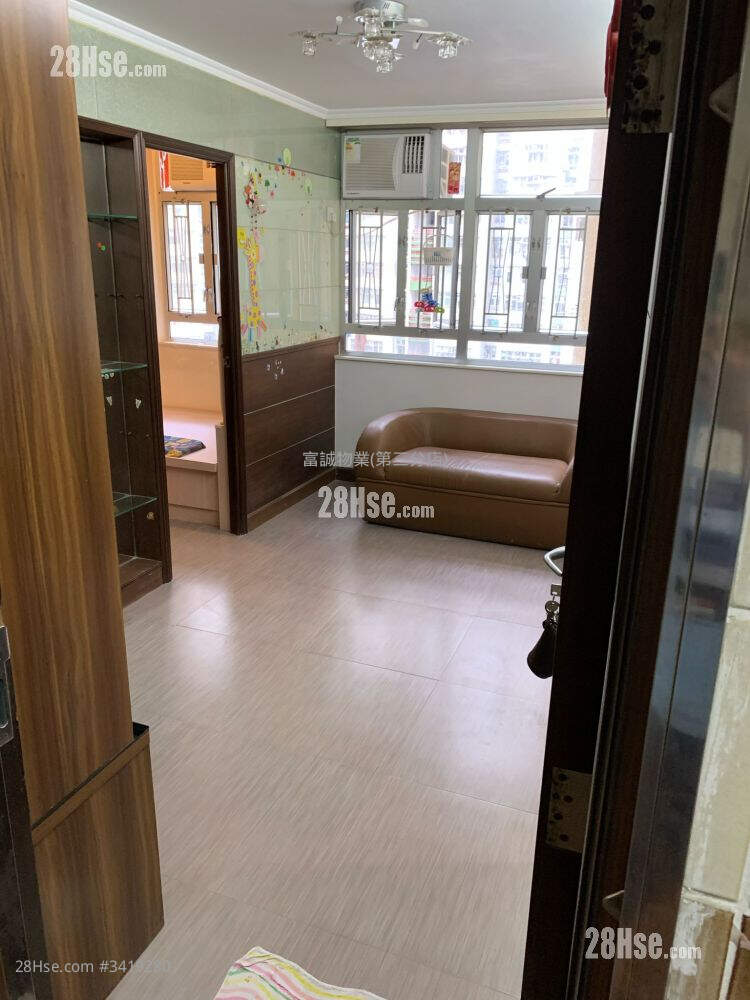 Hong Wah Court Rental 2 Bedrooms , 1 Bathroom 355 ft² ( 33.0 m² )