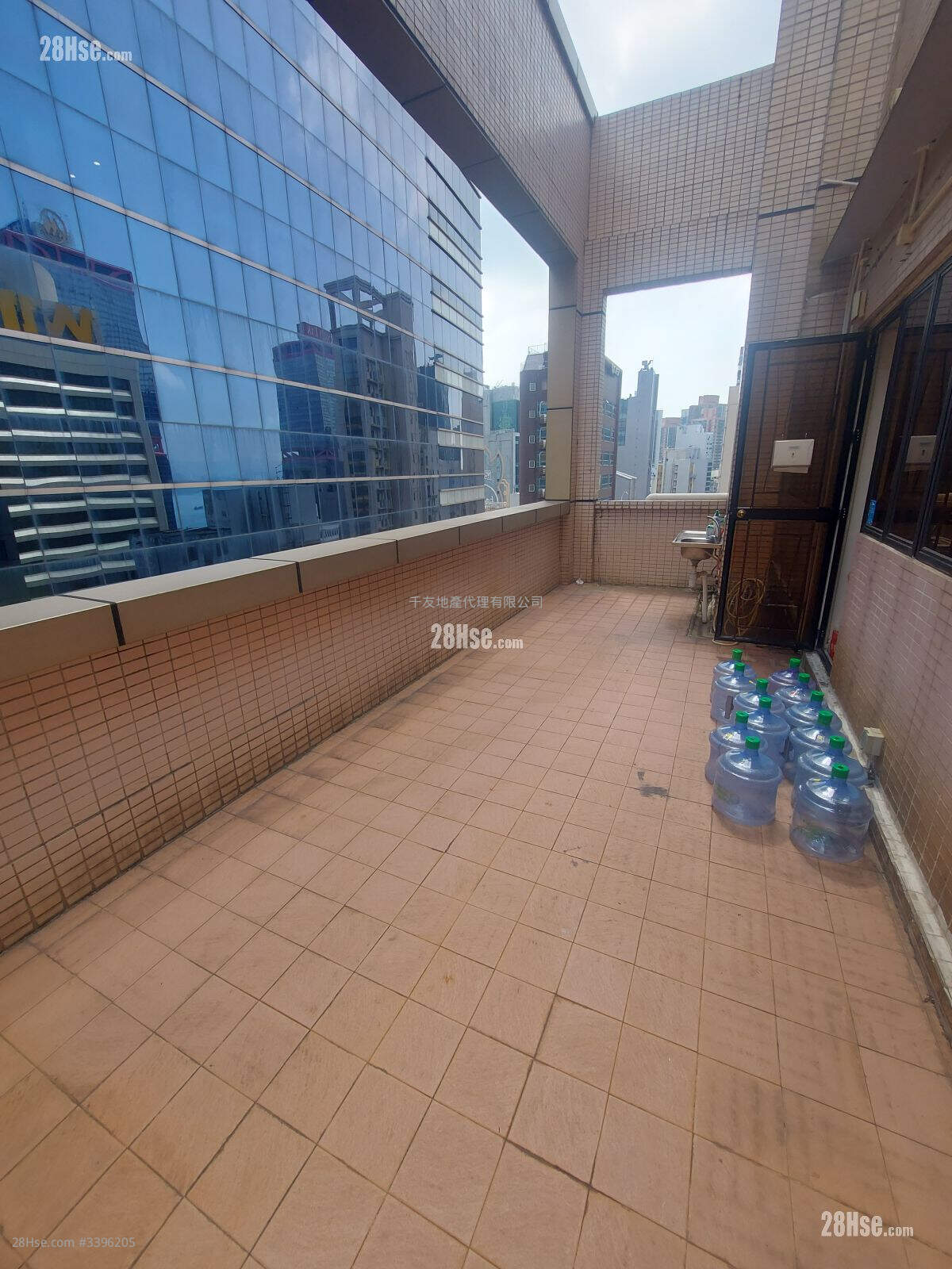 Kwong Fat Hong Building Rental Studio , 1 Toilet