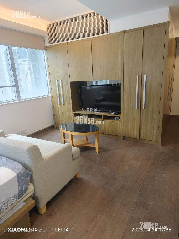 Causeway Centre Rental Studio , 1 Bathroom 359 ft² ( 33.4 m² )