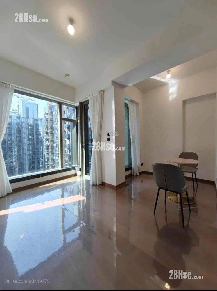 Sablier Sell Studio , 2 Bathrooms 305 ft² ( 28.3 m² )
