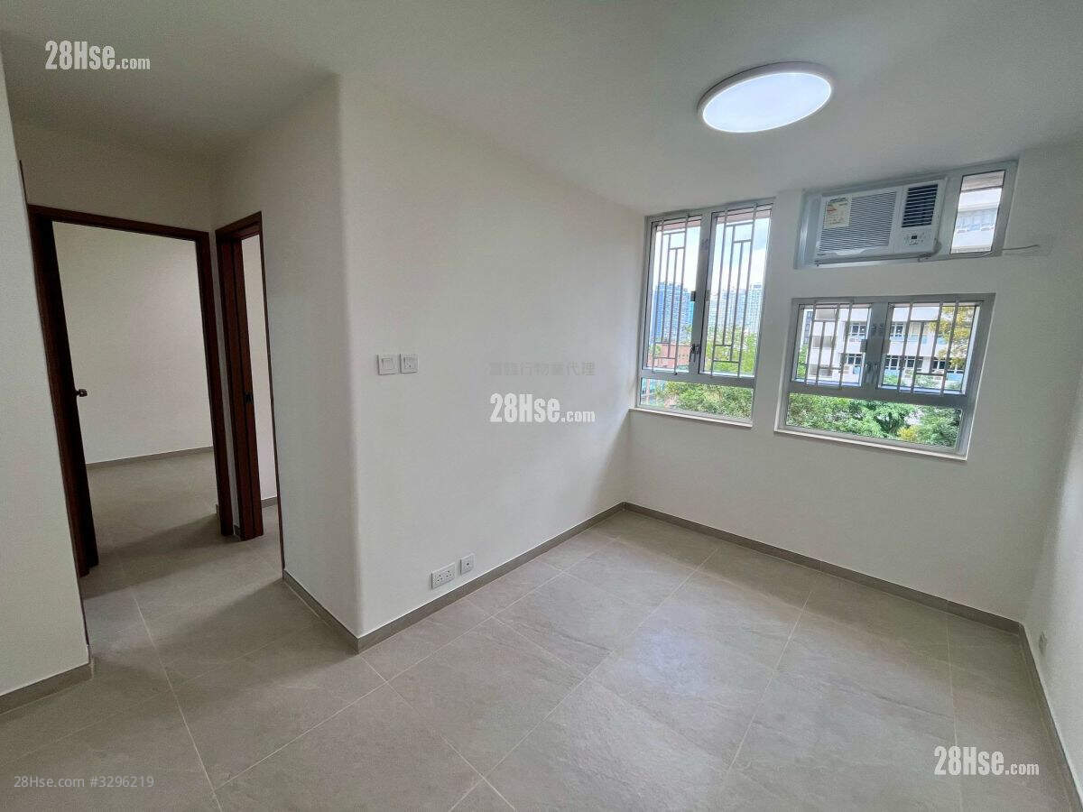 Yue On Court Sell 2 Bedrooms , 1 Bathroom 493 ft² ( 45.8 m² )